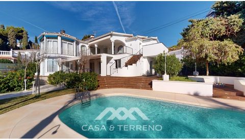 Exquisite Villa with Three Units in Caleta de Vélez - A True Gem on the Costa del Sol! Indulge in the Mediterranean lifestyle with this stunning villa for sale in Caleta de Vélez. Boasting three separate units, this property is an excellent opportuni...