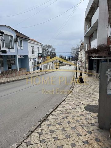 Properties Home Place sells EXCLUSIVE commercial space in Balchik! The site is located on the ground floor facing a lively main street opposite the municipality! Consisting of a commercial hall, a storage room and a bathroom that is for repair. Spaci...