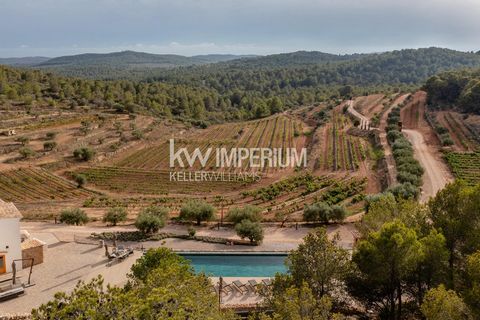 Indulge in the unparalleled luxury of this lush 30 ha of private estate valley on a prime location in Spain, less than an hour from Barcelona. ~~This glamorous 1.000 sqm estate marries impeccable architecture, masterful craftsmanship, and timeless so...