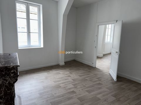 The Côté Particuliers Saint-Amand Montrond Agency presents this 80 m2 apartment to renovate. Ideally located a stone's throw from the shops, it is composed of a kitchen, living room, office, corridor, two bedrooms, shower room with toilet, convertibl...