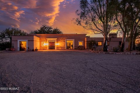 MAGNIFICENT OLD WORLD JOESLER ESTATE IN ORIGINAL CATALINA FOOTHILLS LISTED ON THE NATIONAL REGISTER OF HISTORIC PLACES. FABULOUS FAMILY COMPOUND WITH MULTIPLE GUEST HOUSES. SITUATED ON 4.8 ACRES The data relating to real estate listings on this websi...