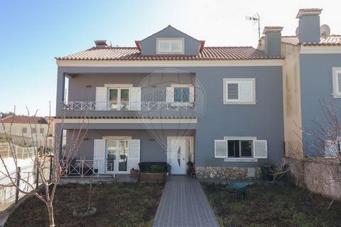 5 BEDROOM HOUSE | TO-THE-SPLEEN/SCRATCH | RUE OF THE WINES   House of 4 floors, built in 2006, located in the parish of Arranhó, more precisely in À-do-Baço, in Arruda dos vinhos, inserted in a plot of about 900m2 and with a gross construction area o...