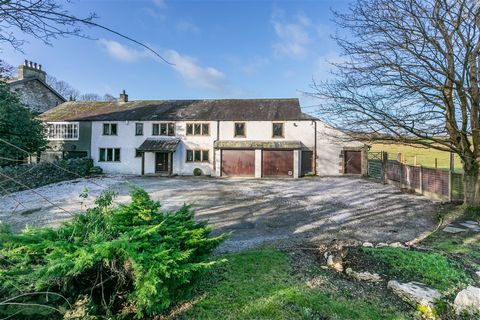 Dale House Barn offers a great balance of house and gardens, outbuildings and land. This is super choice for those seeking a country lifestyle with the opportunity to have a few acres (the paddocks account for c 2.95 acres)of the total plot of c 3.35...