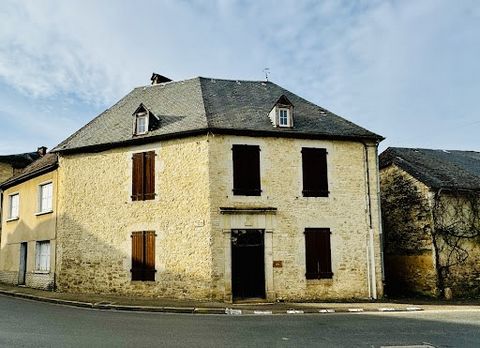 In a pretty village in the south of Bouriane this stone townhouse GROUND FLOOR of 49 m2 on the ground: storage, office, study, waiting room with beautiful fireplace, toilet, boiler room. This part is in very good condition. The work was carried out i...