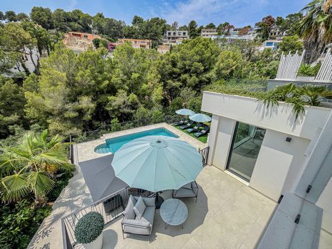This beautiful and south orientated modern villa has been recently completely renovated. The property is located in a quiet street of Costa d'en Blanes, one of the most sought after areas in Mallorca Southwest due to its proximity to the harbour of P...