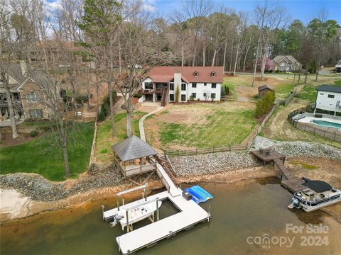 30’ GRANDFATHERED IN SET BACK!! Sitting 0.8+ acres on Lake Norman, enjoy expansive nightly sunset views. With over 4100 sqft, this 5BR/5.5BA + bonus room home has both the bedrooms and living space one desires. Every bedroom has its' own en suite bat...