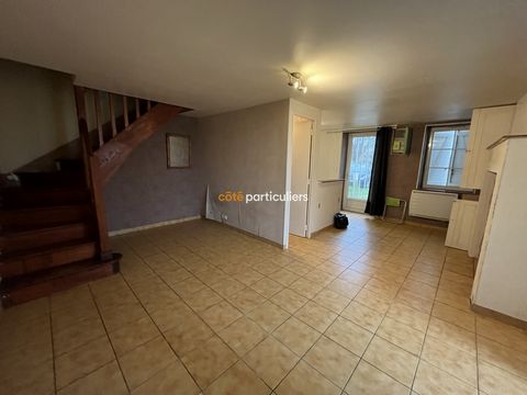 The Côté Particuliers agency offers you this 50 m2 house, located in the village of Coust, 10 km from St-Amand-Montrond. It consists on the ground floor of a kitchen open to the living room with fireplace, terrace access and a toilet. Upstairs, two b...