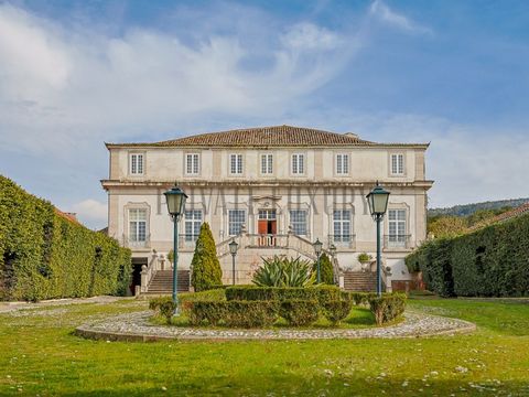 18th-century manorial estate with a palace in Torres Vedras, just 45 minutes from Lisbon. Former residence of the Counts of Tarouca, the property, classified as Public Interest, boasts over 5,000m2 of built area, comprising a main house (manor), seve...