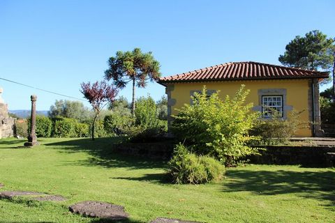 Casa do Pelourinho' ist ein schönes Ferienhaus auf dem Gelände der 'Quinta de Chão de Zil'. Das Anwesen hat einen monumentalen Eingang, der zu einem stattlichen Herrenhaus aus dem sechzehnten Jahrhundert führt. Auf dem Anwesen bewohnen Sie ein kleine...