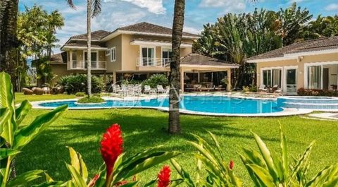 Excellent house in the best location of the Portobello Gated Community. 5,000 m2 of land and 700 m2 of built area. Along with all the leisure infrastructure. At the beginning of the Main Navigation Channel. Beautiful landscaping. 5 suites. Excellent ...