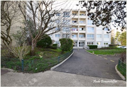 Dpt Yvelines (78), à vendre CHATOU appartement T5 vue jardin avec cave et place de parking sécurisée