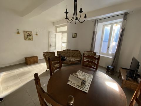 In the village of the Minervois near Lezignan. Beautifully renovated village house including a living room with open kitchen. 3 bedrooms, 1 room that can be transformed into a terrace. 1 garage and attic amménagés. Terre du Sud remains at your dispos...