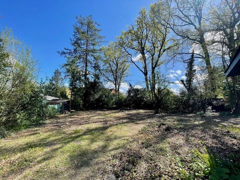 ORVAULT PRAUDIÈRE district! BUILDING LAND of 504 m2, following parcel division, bounded, undeveloped, free of builder, south exposure at the bottom of the plot, close to schools, tram and shops! All that remains is to finalize your project to build a...