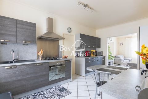 JOEUF: Close to shops, schools. SEMI-HOUSE composed of a beautiful new equipped kitchen open to living room living room in L - bathroom-wc. Floor: two large bedrooms with its convertible attic-A kitchen 'summer access terrace-bathroom-wc- wine lover ...