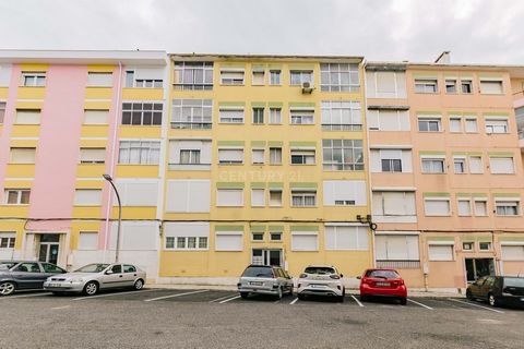 Oportunidade Única em Sacavém - T1 + 2 no Bairro da Fonte Perra Descubra o aconchego deste encantador T1 + 2 localizado numa cave tranquila na zona da Fonte Perra, em Sacavém. Uma oportunidade imperdível para quem procura conforto e conveniência em u...