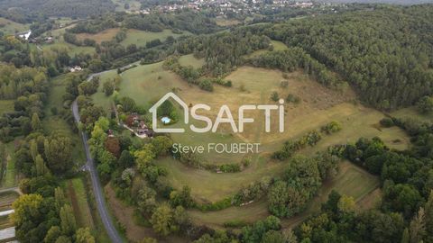 Située à Thenon en Périgord Noir, cette propriété offre un cadre exceptionnel proche des célèbres grottes de Lascaux et de la pittoresque Sarlat. Entourée par 12 hectares environ de terrain d'un seul tenant offrant une vue imprenable, elle bénéficie ...