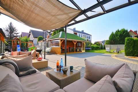 Een intiem appartementencomplex in het hart van het resort, eigenlijk direct aan het strand, want het ligt op 80 meter van de zee. Er zijn veel restaurants, souvenirwinkels, cafés etc. in de buurt. Een comfortabel appartement op de begane grond, met ...