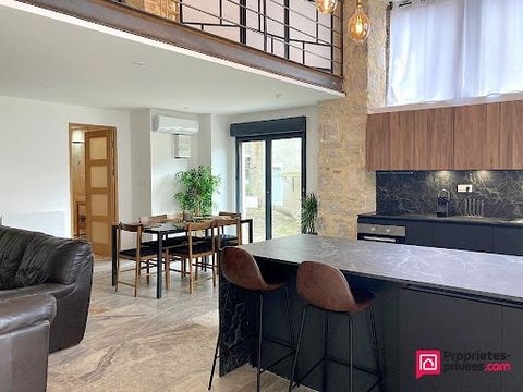 46000 Cahors, appartement rénové style loft, de 82m², 3 pièces, 2 chambres et 2 salles d'eau / bain avec terrasses à proximité immédiate du centre ville à pied. Chauffage per pompe à chaleur air / air. Toiture et charpente de 2023. Revenus annuel de ...