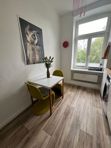 Willkommen in unserer wunderschönen, hellen 66qm großen Altbauwohnung in einer idealen Lage zwischen Pfaffenteich und Ziegelinnensee. Zwei Bushaltestellen sind in je drei Minuten zu erreichen. Die Wohnung ist liebevoll und modern eingerichtet, sodass...