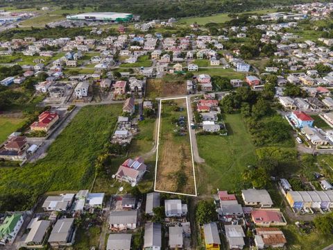 Een ruime kavel is gelegen in deze rustige en centrale gemeenschap van Silver Hill, gunstig gelegen in de buurt van het populaire vissersdorp Oistins en het winkelcentrum en de voorzieningen van Barbados. De kavel is gelegen op loopafstand van het op...