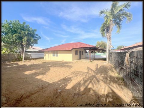 A VENDRE A KOUROU (GUYANE FRANCAISE) UNE MAISON INDIVIDUELLE T4 DE 67 m² - SUPERFICIE DU TERRAIN 410 m² - AU PRIX DE 212 000