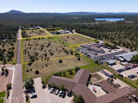 Ausgezeichnete Gelegenheit für einen Mehrzweckstandort im Herzen von Show Low, Arizona, neben dem Summit Healthcare Regional Hospital. Diese Seite ist ideal für Arztpraxen, Mehrfamilienhäuser, Seniorenwohnen und MEHR! Alle Versorgungsunternehmen, die...