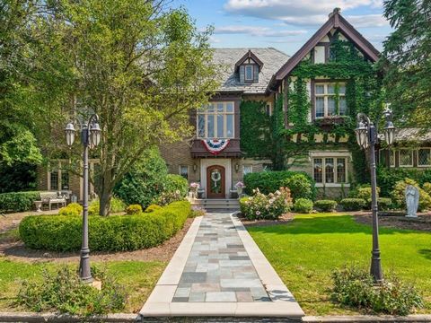 Step into a piece of Chicago's illustrious history with the market debut of the Haweswood Estate also known as the Crete Christmas House. This remarkable property, originally built in 1923 by the esteemed entrepreneur Edward Hawes, stands as a testam...