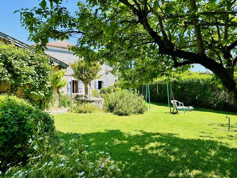 Near Monsegur, this 5 bedroom 19th Century stone house is nestled amidst gardens of fruit trees and a vast field with views of the Château de Duras. This 1800s stone house offers a unique opportunity to own a property with solid stone construction se...