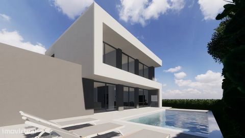 Een nieuwe eengezinswoning in de buurt van Ferragudo. Het is een charmante woning die luxe en comfort combineert. Locatie: Gelegen in de nabijheid van Ferragudo, een pittoresk kustplaatsje in de Algarve, ligt deze villa in een rustige omgeving en bie...