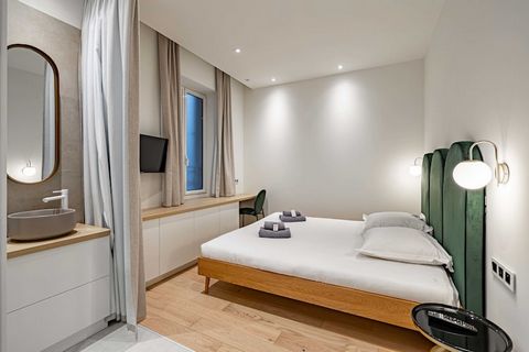 Ce bel appartement est situé en centre ville et vous offrira une situation et un confort idéal pour votre séjour à Cannes. - En avion : l'aéroport de Nice est à 30 minutes de Cannes - Chauffeur privé depuis l'aéroport de Nice : Réservation sur demand...