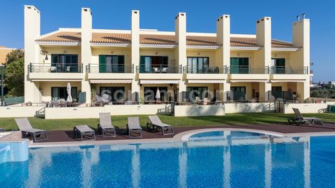 T2 + 2 bedroom townhouse in Vilamoura. This magnificent four bedroom townhouse in Vilamoura offers maximum comfort and elegance, ideal for those looking for quality of life in a peaceful environment. The basement consists of a pantry, a complete bath...