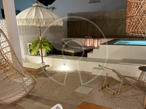 Apartment located on the ground floor of a villa. It has been completely renovated and has access to a beautiful outdoor area with a private pool. The apartment has a large living room that leads to a terrace and leisure area, barbecue and heated poo...