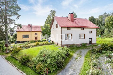 Dieses Haus wurde im Laufe der Jahre von innen umfassend renoviert, aber jetzt sind die Außenteile und der Keller an der Reihe. Das Haus eignet sich auch für eine größere Familie oder als Zuhause für zwei Generationen. In dem idyllischen Haus aus den...