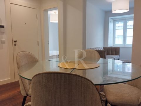 1-bedroom apartment for rent in the historic center of Lisbon, new and furnished, in an excellent location between São Bento and Chiado. Located in a renovated classic-style building without elevator, the apartment consists of a large living room, a ...