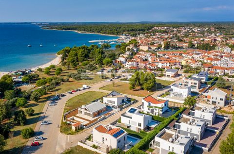 Location: Istarska županija, Fažana, Fažana. Fažana, luxuriöse Villa, Meerblick, 70 m von den schönen Stränden entfernt In der Nähe des Zentrums von Fažana, nur 70 m von den schönen Stränden entfernt, steht ein luxuriöses Haus mit Aufzug, Meerblick, ...