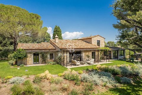 Located close to Mougins, in the prestigious area of Castellaras, in a gated and confidential domaine, stunning stone house which is entirely renovated and consisting of an entrance hall, a large living room with fireplace opening on the terraces and...