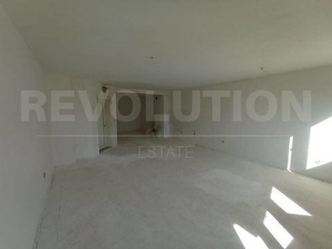 Revolution Estate presents you a one-bedroom apartment in Ideal Center! Location: It is located in a key location with direct access to two main boulevards: '8th Primorski Regiment' and Blvd. 'Tsar Osvoboditel'. METERS from the sea garden and the bea...