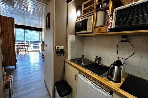 Rezydencja AIGUILLE VERTE apartament 28 - LA CLUSAZ 4 osoby. / 27 m2 / studio kategoria 2 **NN / 4 piętro z windą / Południe / Mini WiFi box w opcji płatnej W rezydencji z 33 apartamentami na 4. i ostatnim piętrze z windą, wybudowanej w 1974 r. - Mie...