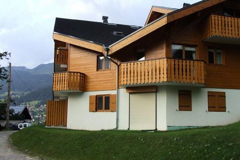 Residentie “LES BALCONS DE CHATEL” gebouwd in 2007, 3 verdiepingen met lift, 700 m van het dorpscentrum en de kabelbaan. Appartement gelegen op de 1e verdieping, bereikbaar met lift, voor 4 personen, bestaand uit 3 kamers, met een totale oppervlakte ...