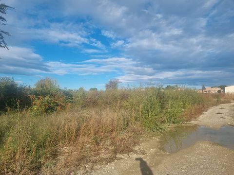 L'agence VAISON VENTOUX Immobilier vous propose ce terrain à batir d'une surface de 488 m2, situé dans un lotissement de 4 lots, dans un secteur de Vaison la Romaine privilégié et proche de tous les commerces. Pour tous renseignements, n'hésitez pas ...