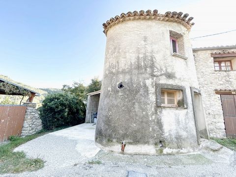 Pour les amoureux de la nature, VAISON VENTOUX Immobilier vous propose cette maison avec terrasse dans un village provencal, face au Mont Ventoux ou règne la tranquilité et loin de toutes nuisances . Cette maison atypique peut convenir aussi bien en ...