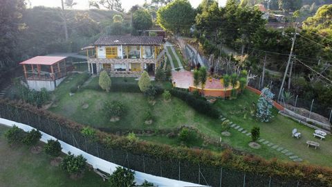 We present this farm located in the municipality of Guarne, Antioquia. This property will give you the space and comfort you are looking for in a place surrounded by nature and tranquility. The estate has 4 spacious alcoves, perfect for accommodating...