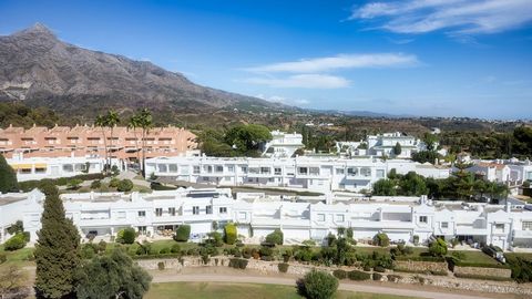 Located in Nueva Andalucía. We present this special & classic property in the well known development of Los Jarales. Nestled in the heart of Aloha with views towards the Aloha golf course and across the valley. The spacious entrance takes you to the ...