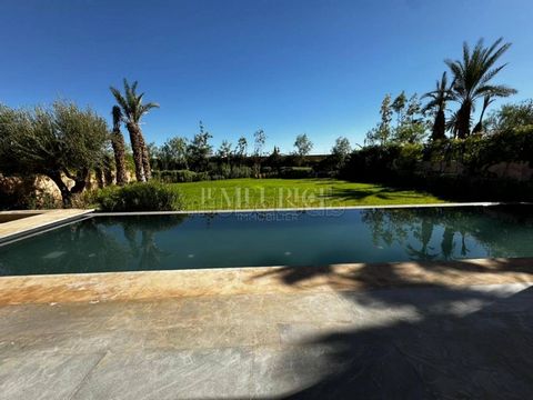 Discover these magnificent villas for sale on the most sought-after road in Marrakech, with plots varying from 523 m² to 2300 m² and living areas ranging from 333 m² to 680 m². Located in a secure residence, these villas offer a peaceful and luxuriou...