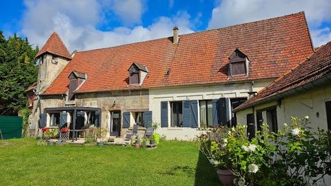 Cristina CASALINHO stellt dieses alte Bauernhaus vor. Ein Bauernhaus voller Charme ist vor allem Es ist auf einer Ebene mit seinen 4 Schlafzimmern bewohnbar. Im ERDGESCHOSS finden Sie: *Ein Wohnraum mit: - Eine offene Einbauküche im Wohnzimmer mit Zu...