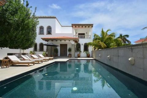 Découvrez une spectaculaire villa de luxe en bord de mer à Playa Paraíso, à quelques minutes de Playa del Carmen. Véritable chef-d’œuvre de l’architecture moderne, cette superbe propriété offre de vastes espaces de vie, des vues à couper le souffle e...