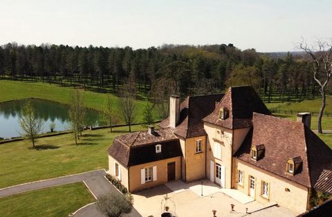 BERGERAC 24100 - Chateau du XVIIe siècle à proximité de Bergerac sur lequel le temps n'a pas eu de prise et qui a su conserver un charme intemporel. Prix : 1.910.000 euros. Honoraires inclus charge vendeur . Entouré de nature, ce chateau (450m2 habit...