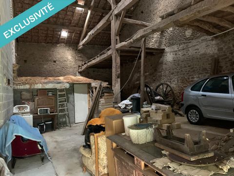 In a hamlet near Chateauponsac, in the north of Haute Vienne, barn of 126m2, to be completely renovated. Clay floor, 238m2 of land - TAE