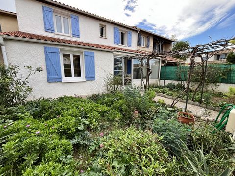 NARBONNE QUARTIER LACROIX - MAISON T6 - 2 FACES - JARDIN - VERANDA. Maison T6 en R+1, 2 faces de 121 m2 avec jardin avant et arrière, proche du centre-ville et des Halles. Elle est composée au rez-de-chaussée d'une cuisine ouverte sur salon/séjour po...