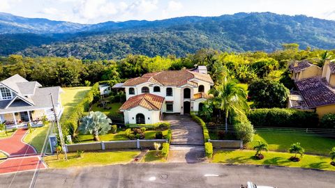 Upon entering this exceptional property, the first floor reveals a world of sophistication and comfort. The main living room, illuminated by a beautiful vaulted ceiling and a chandelier-style crystal ceiling lamp, creates a cozy and luxurious atmosph...